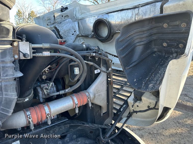 image for item NJ9388 2016 Freightliner  Cascadia semi truck