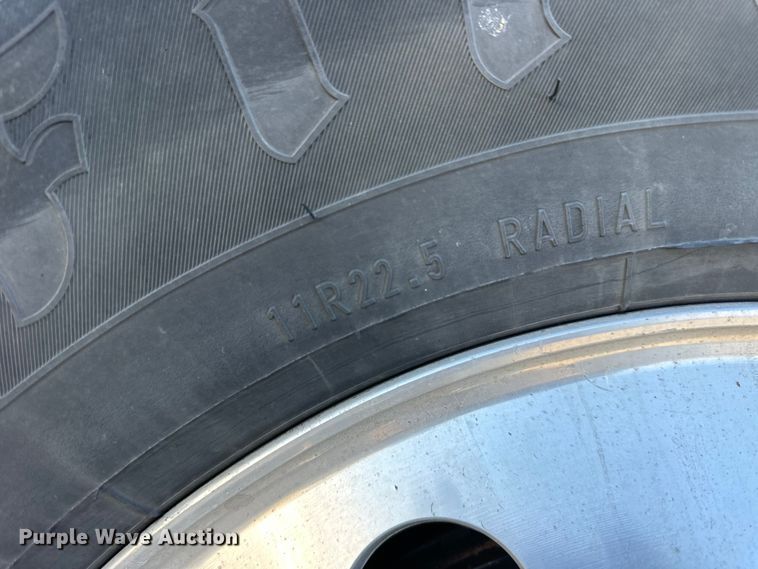 image for item NJ9388 2016 Freightliner  Cascadia semi truck