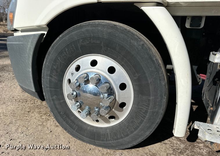 image for item NJ9388 2016 Freightliner  Cascadia semi truck