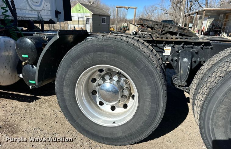 image for item NJ9388 2016 Freightliner  Cascadia semi truck