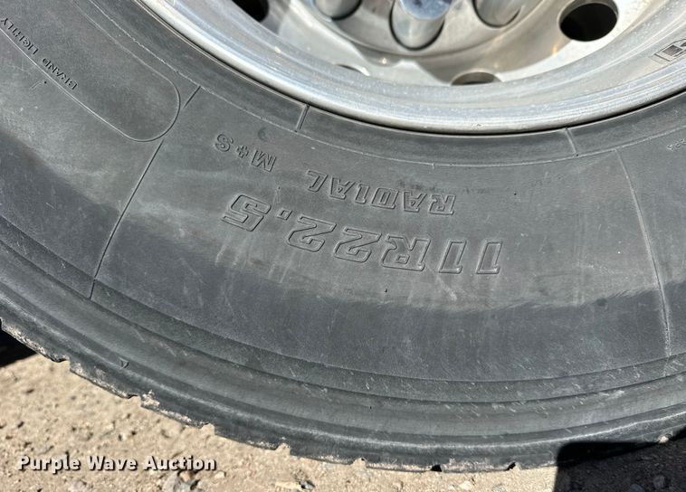 image for item NJ9388 2016 Freightliner  Cascadia semi truck