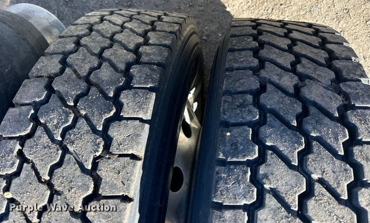 image for item NJ9388 2016 Freightliner  Cascadia semi truck