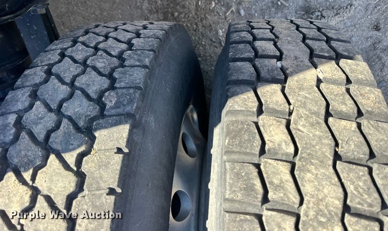 image for item NJ9388 2016 Freightliner  Cascadia semi truck