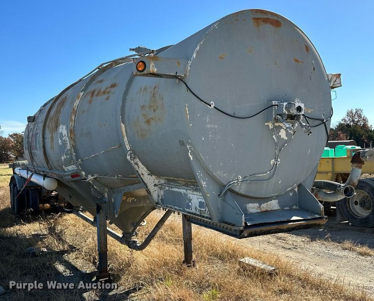 image for item NO9372 1969 Butler pneumatic dry bulk trailer
