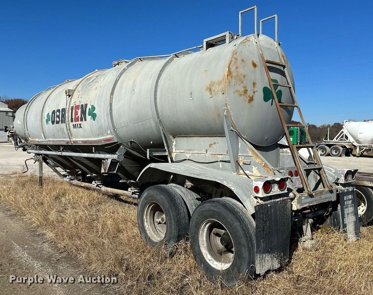 image for item NO9372 1969 Butler pneumatic dry bulk trailer