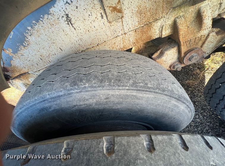 image for item NO9372 1969 Butler pneumatic dry bulk trailer