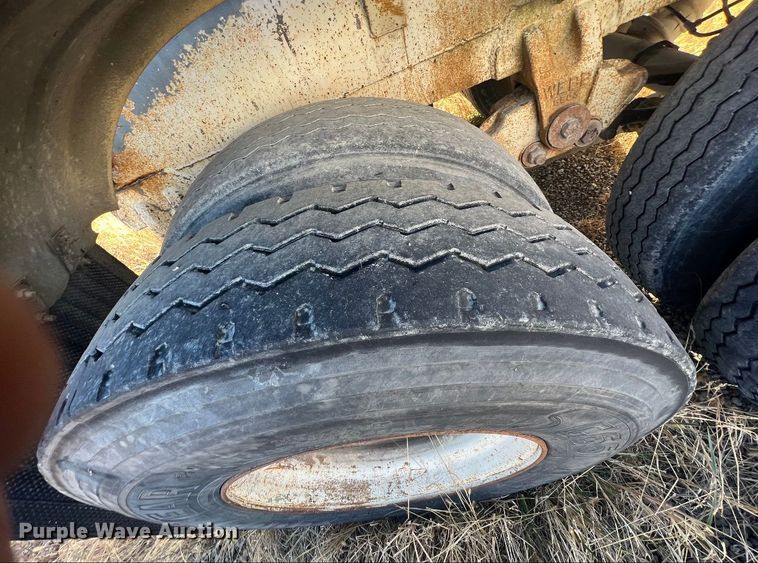 image for item NO9372 1969 Butler pneumatic dry bulk trailer