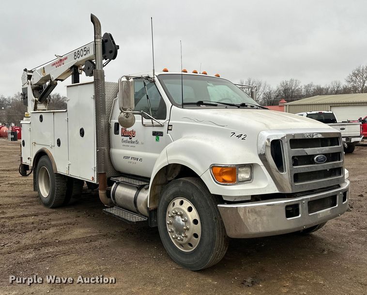 image for item NT9008 2005 Ford  F750 utility / service truck