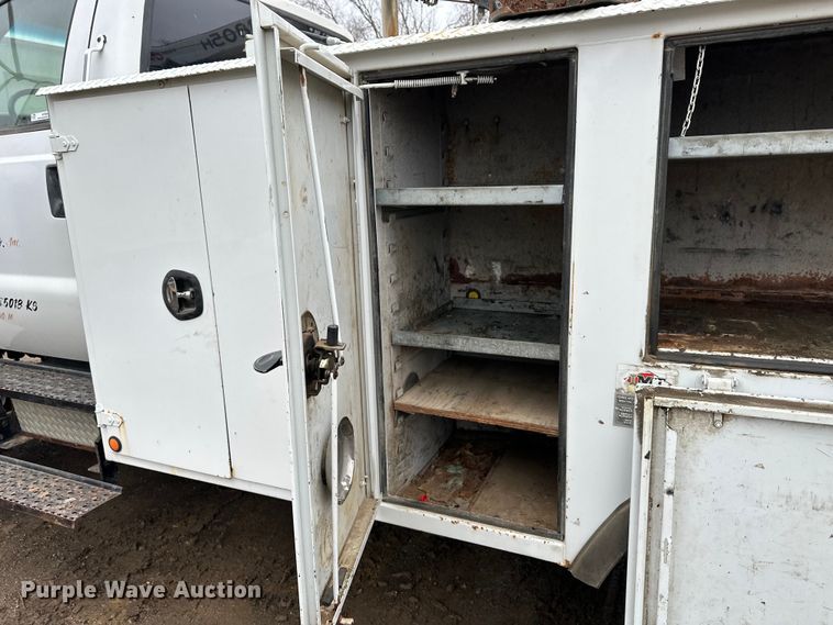 image for item NT9008 2005 Ford  F750 utility / service truck