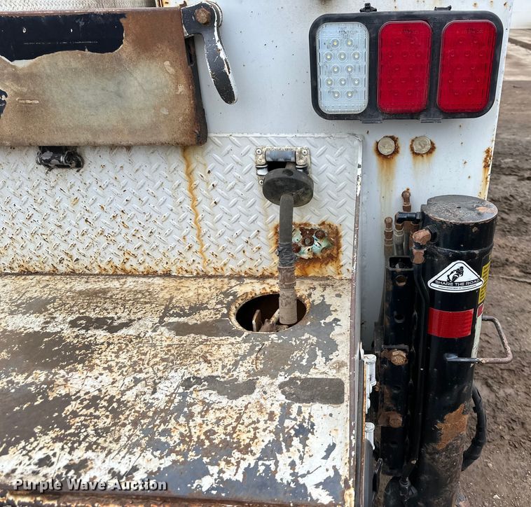 image for item NT9008 2005 Ford  F750 utility / service truck