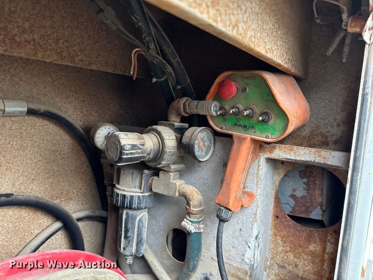 image for item NT9008 2005 Ford  F750 utility / service truck