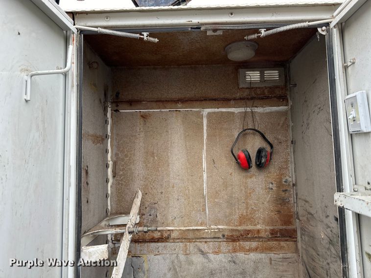 image for item NT9008 2005 Ford  F750 utility / service truck