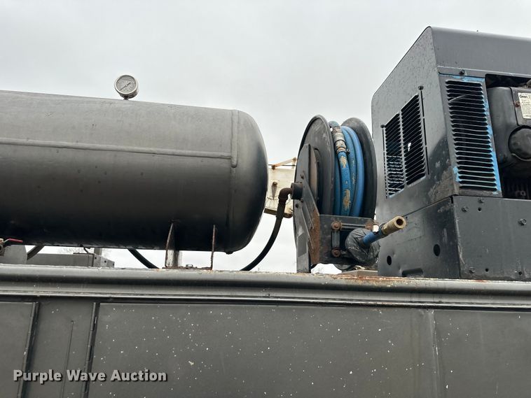 image for item NT9010 2005 Ford F650 utility / service truck