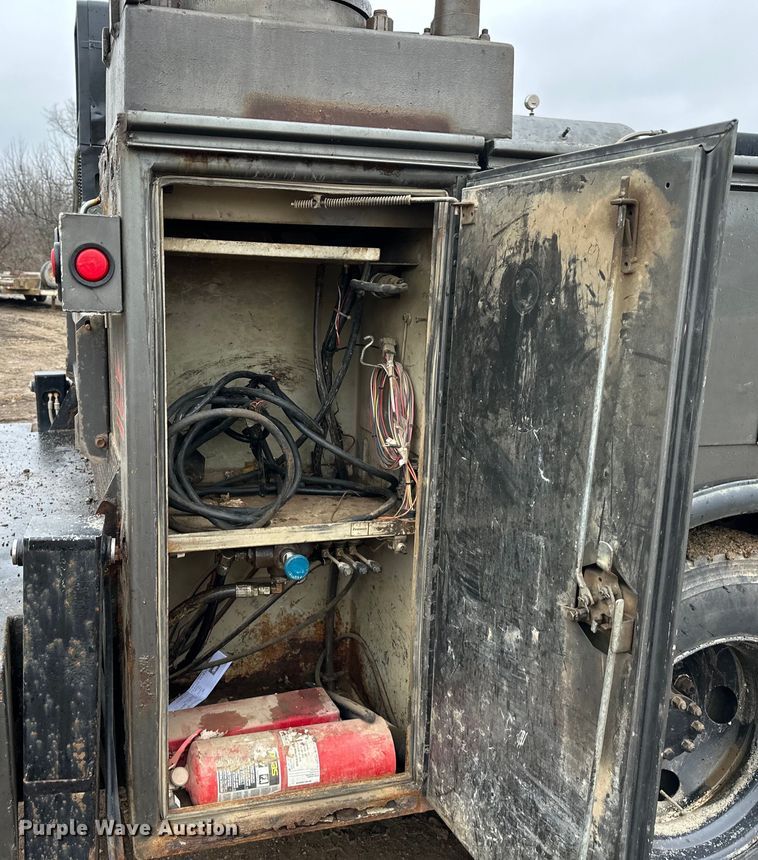 image for item NT9010 2005 Ford F650 utility / service truck