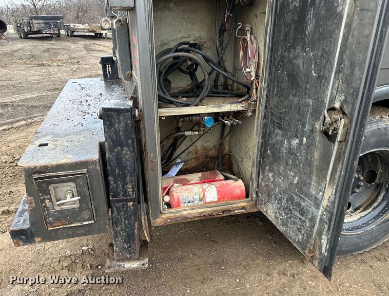 image for item NT9010 2005 Ford F650 utility / service truck