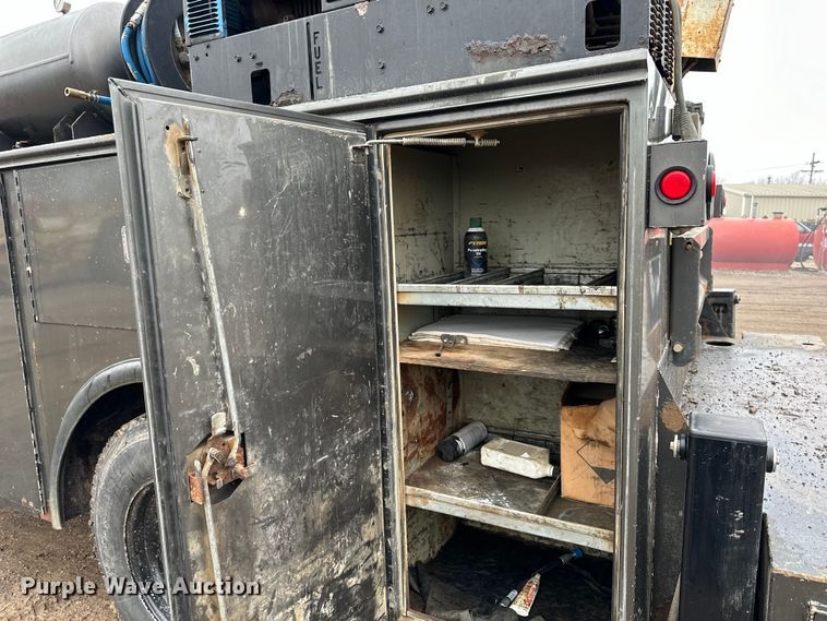 image for item NT9010 2005 Ford F650 utility / service truck