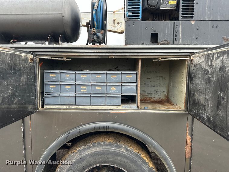 image for item NT9010 2005 Ford F650 utility / service truck