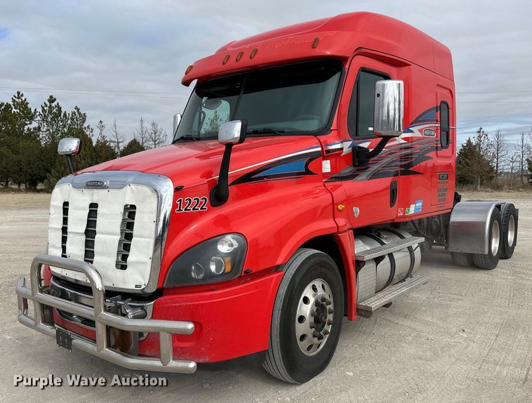 image for item OA9641 2016 Freightliner Cascadia semi truck