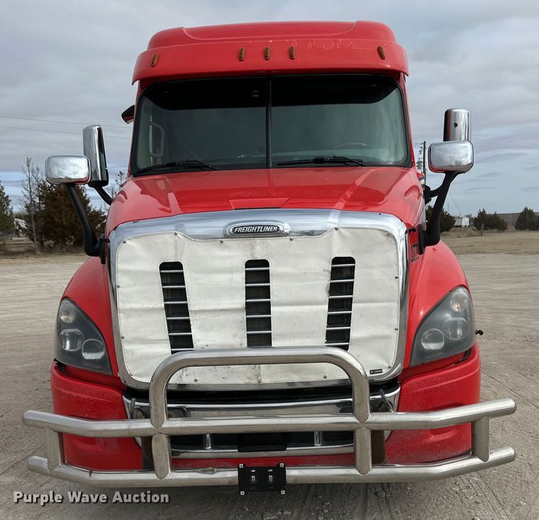 image for item OA9641 2016 Freightliner Cascadia semi truck