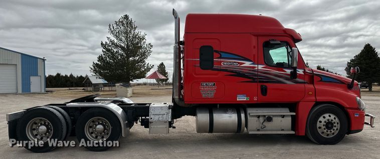 image for item OA9641 2016 Freightliner Cascadia semi truck