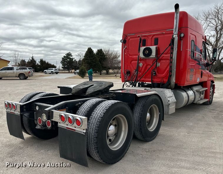 image for item OA9641 2016 Freightliner Cascadia semi truck