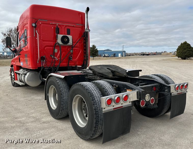 image for item OA9641 2016 Freightliner Cascadia semi truck