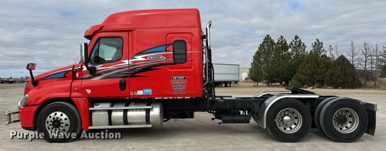 image for item OA9641 2016 Freightliner Cascadia semi truck