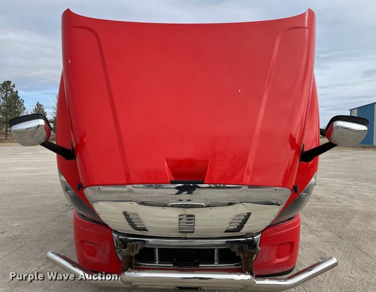 image for item OA9641 2016 Freightliner Cascadia semi truck