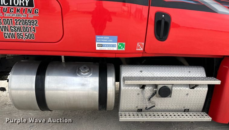 image for item OA9641 2016 Freightliner Cascadia semi truck