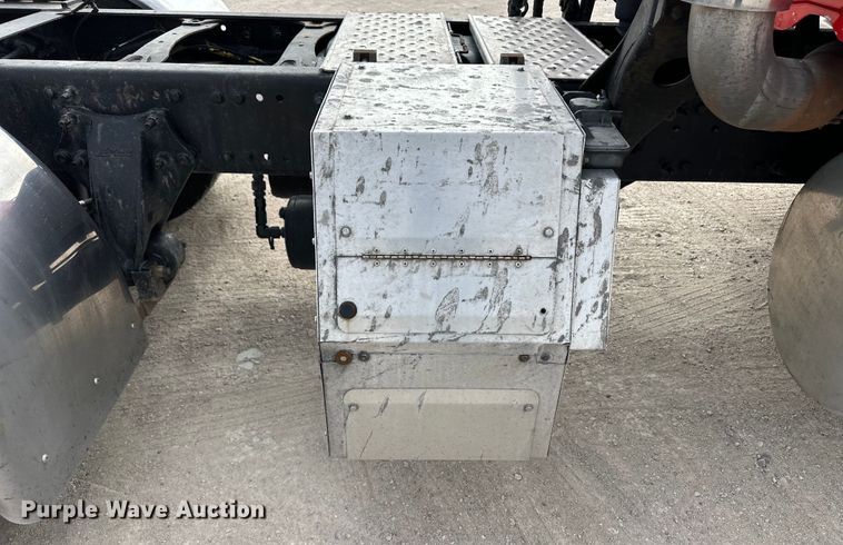 image for item OA9641 2016 Freightliner Cascadia semi truck