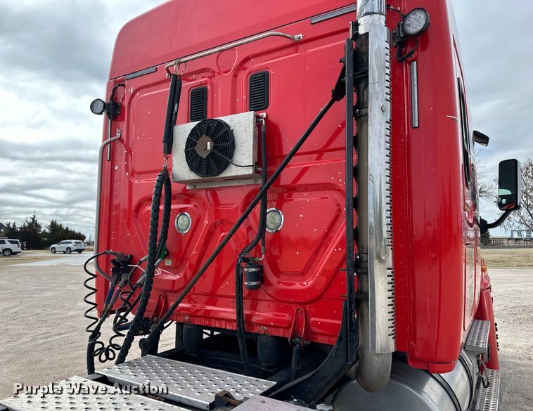 image for item OA9641 2016 Freightliner Cascadia semi truck