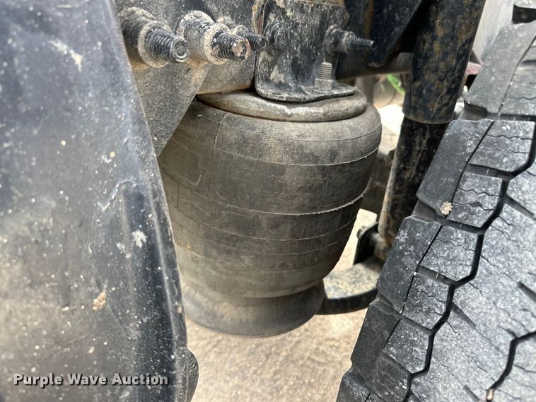 image for item OA9641 2016 Freightliner Cascadia semi truck