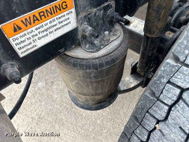 image for item OA9641 2016 Freightliner Cascadia semi truck