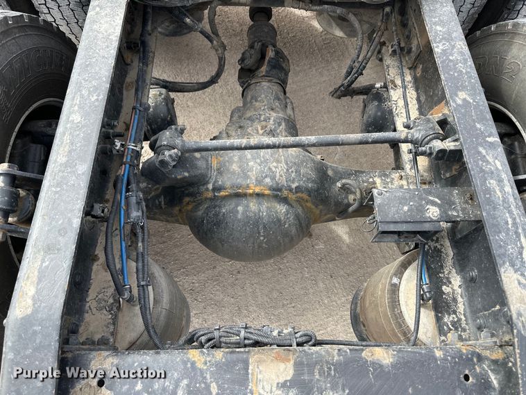 image for item OA9641 2016 Freightliner Cascadia semi truck