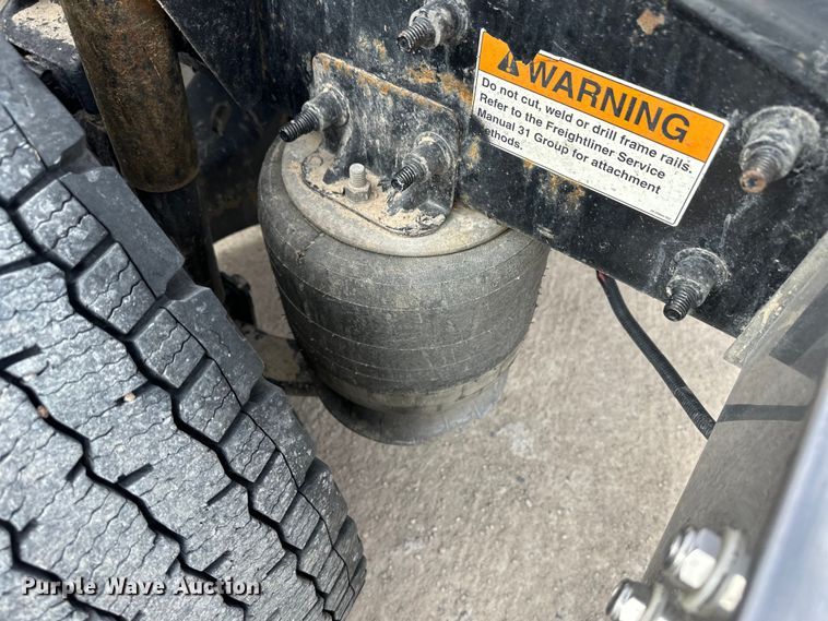 image for item OA9641 2016 Freightliner Cascadia semi truck