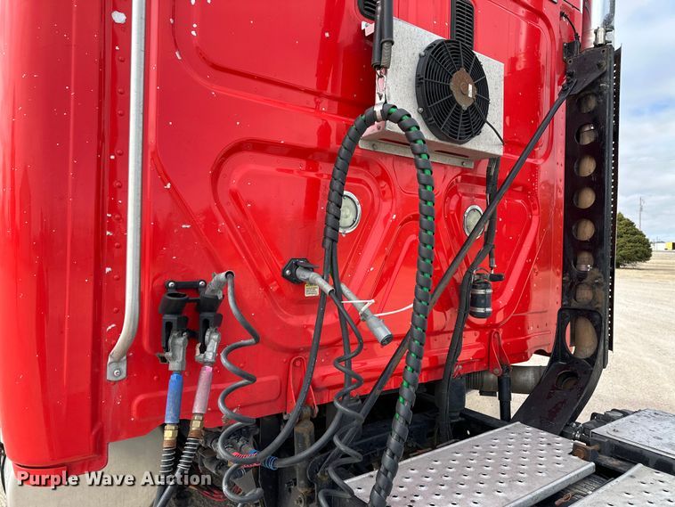 image for item OA9641 2016 Freightliner Cascadia semi truck