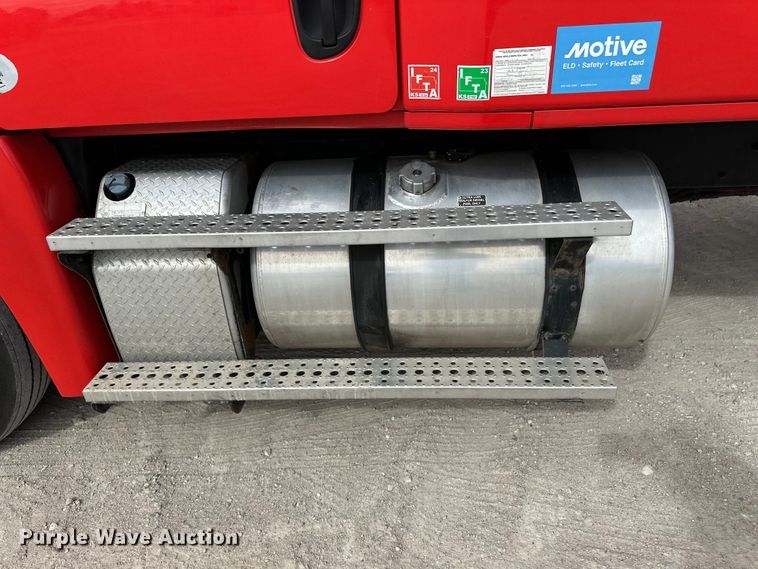 image for item OA9641 2016 Freightliner Cascadia semi truck