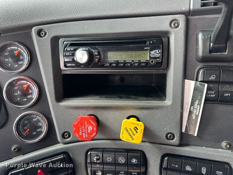 image for item OA9641 2016 Freightliner Cascadia semi truck