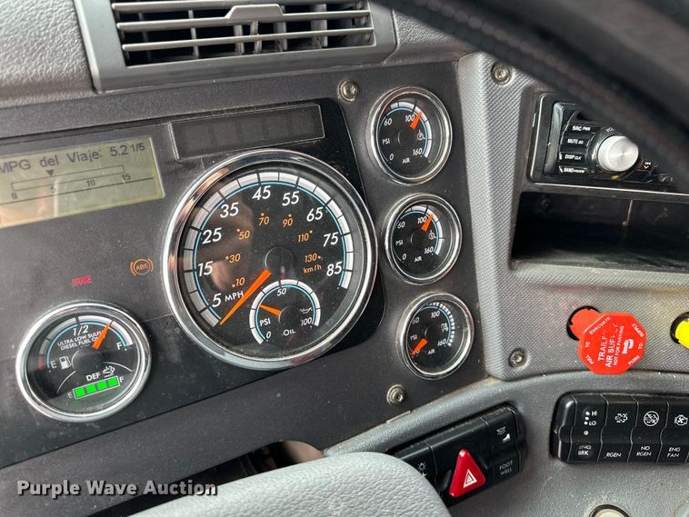 image for item OA9641 2016 Freightliner Cascadia semi truck