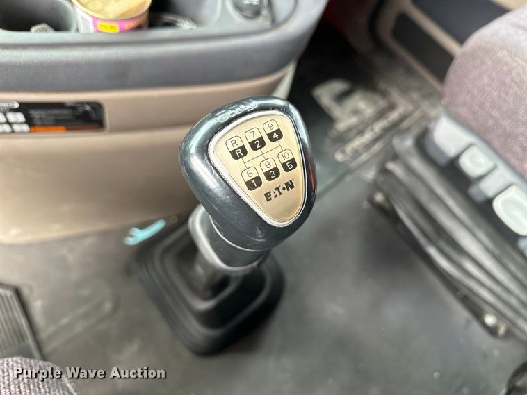 image for item OA9641 2016 Freightliner Cascadia semi truck