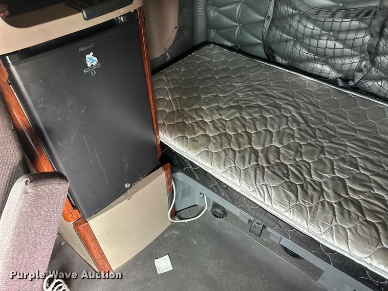 image for item OA9641 2016 Freightliner Cascadia semi truck