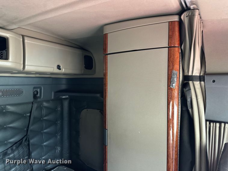 image for item OA9641 2016 Freightliner Cascadia semi truck