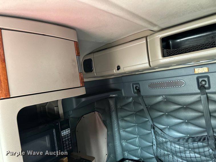 image for item OA9641 2016 Freightliner Cascadia semi truck