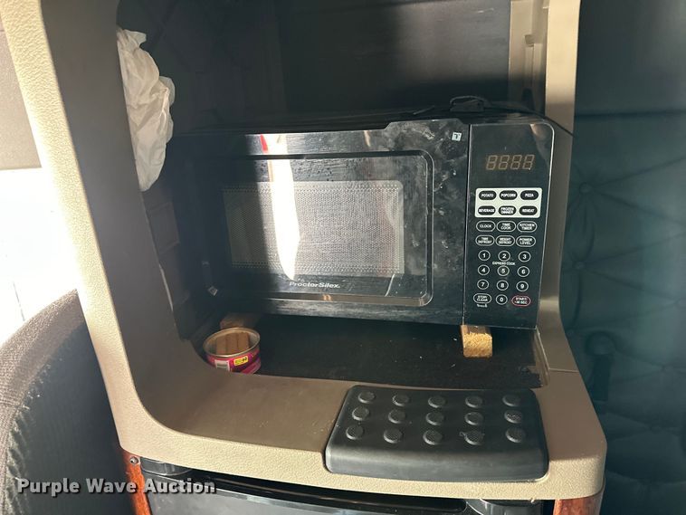 image for item OA9641 2016 Freightliner Cascadia semi truck