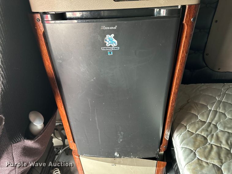 image for item OA9641 2016 Freightliner Cascadia semi truck