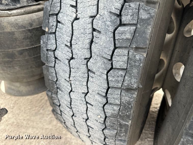 image for item OA9641 2016 Freightliner Cascadia semi truck