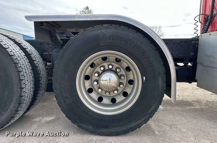 image for item OA9641 2016 Freightliner Cascadia semi truck