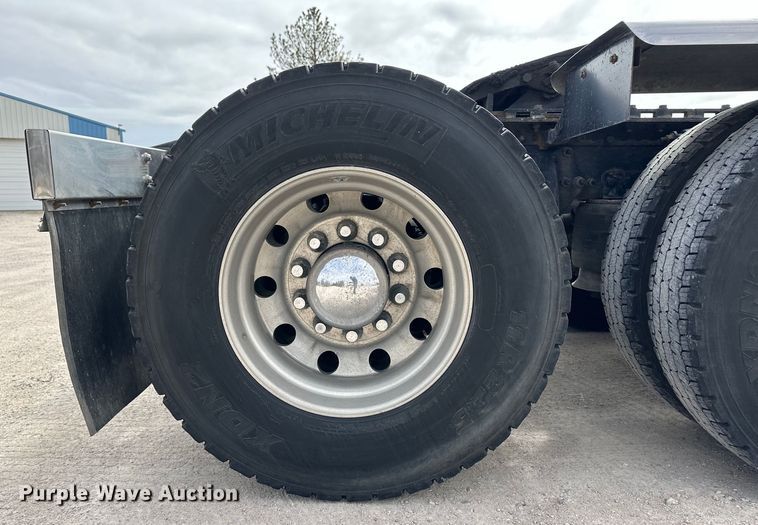 image for item OA9641 2016 Freightliner Cascadia semi truck