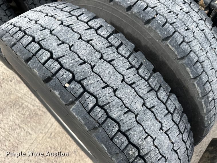 image for item OA9641 2016 Freightliner Cascadia semi truck