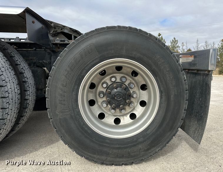 image for item OA9641 2016 Freightliner Cascadia semi truck